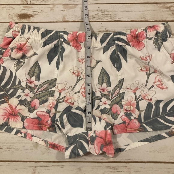 DIXXON VIXXON Women’s Palm Leaves and Hibiscus Shorts SIze 2X - Picture 4 of 12